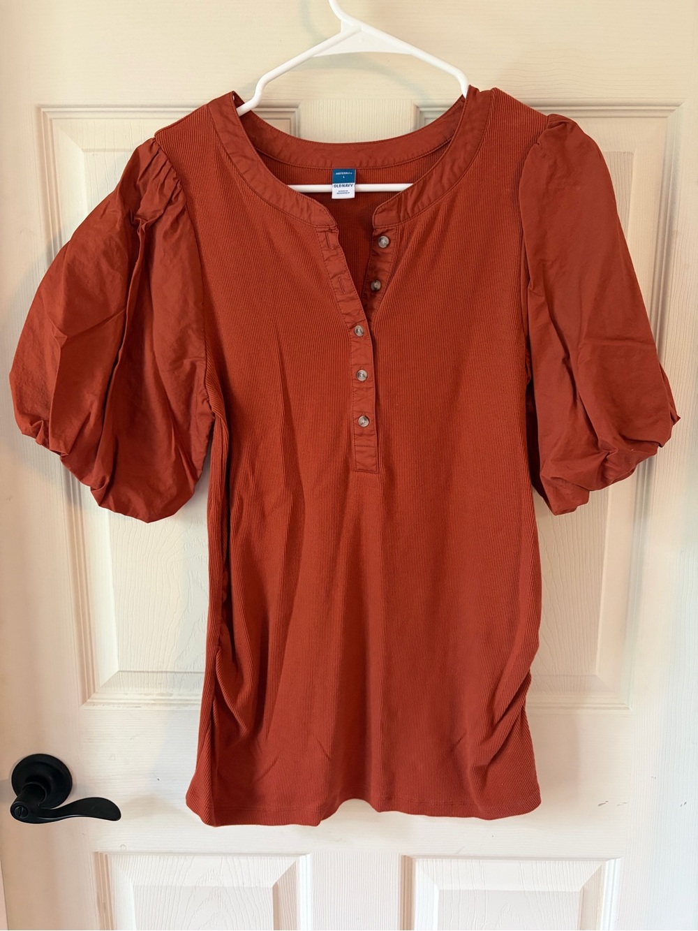 Old Navy Women’s Rust Puff-Sleeve Henley Top - size L maternity
